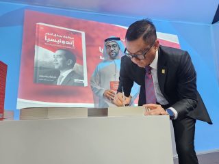Biografi Jokowi Karya Dirut PLN Jadi Inspirasi, Diluncurkan di Dubai Dalam Bahasa Arab