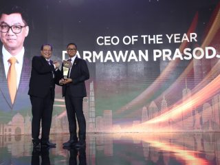 Direktur Utama PLN Darmawan Prasodjo Kembali Dinobatkan Sebagai CEO Of The Year