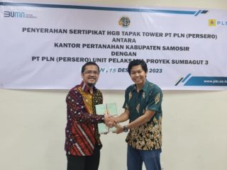 PLN UPP SBU 3 Terima 18 Sertipikat HGB Tapak Tower Dari Kantah Samosir 