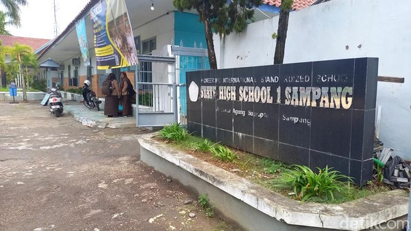 Geger! Siswi SMAN 1 Sampang Lahirkan Bayi Saat Ujian 