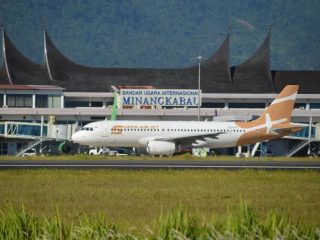 Gunung Marapi Erupsi Lagi, Bandara Minangkabau Ditutup Sementara