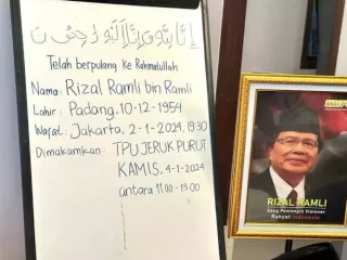 Jenazah Rizal Ramli Dimakamkan di TPU Jeruk Purut