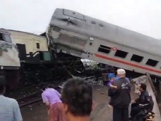 Dua Kereta Api Tabrakan di Cicalengka Bandung