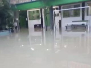 2 Sekolah di Gresik Terendam Banjir, Belajar-Mengajar Dilakukan Secara Daring