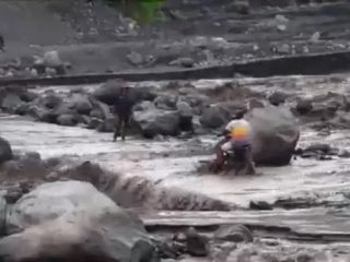 Banjir Lahar Semeru Landa Kabupaten Lumajang, 1 Dusun Sempat Terisolir