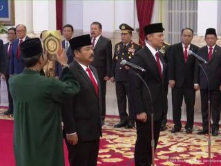 Resmi! Jokowi Lantik Hadi Tjahjanto sebagai Menko Polhukam dan AHY Menteri ATR/BPN