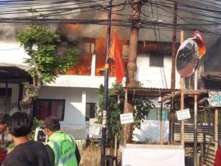 Bensin Tumpah Akibatkan Sebuah Bengkel di Jaktim Terbakar, 1 Orang Meninggal Dunia