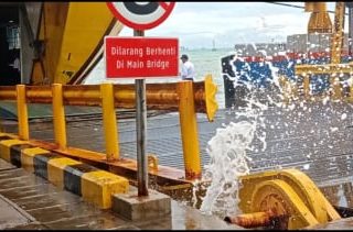 Pelabuhan Merak Dilanda Cuaca Buruk, Bikin Kapal Sulit Sandar