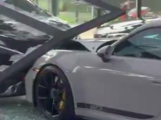 Terungkap, Pengemudi Xpander Ternyata Minum Miras Sebelum Tabrak Porsche di Showroom