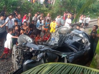 Brak! Kereta Api Vs Toyota Agya di Tebingtinggi, 2 Konten Kreator Tewas Seketika