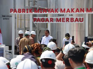 Pertama di Indonesia! Jokowi Resmikan Pabrik Minyak Makan Merah di Deliserdang