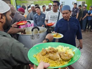 Masjid Ghaudiyah Bagikan 400 Porsi Nasi Beriani Setiap Ahad 