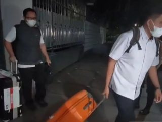 Geledah Rumah Pengusaha Hanan Supangkat, KPK Sita Uang Rp15 Miliar