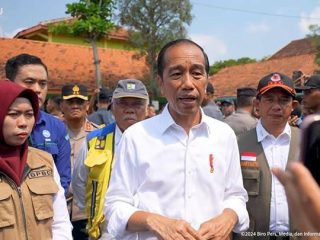 Jokowi Tinjau Banjir Demak, Sebut Upaya Modifikasi Cuaca akan Kurangi Curah Hujan