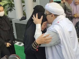 Diminta oleh Anaknya, Habib Rizieq Shihab Menikah Lagi