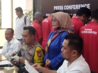 Polisi Ungkap Rumah Produksi Meterai Palsu di Bekasi, 6 Tersangka Berhasil Ditangkap