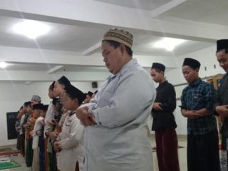 Jemaah Ponpes di Jabar Salat Tarawih Kilat, 23 Rakaat Selesai dalam 7 Menit