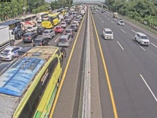 Kecelakaan Maut di KM 58 Tol Cikampek, Lalin 2 Arah Macet