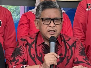 Sekjen PDIP : Dunia Pusing Karena Urusan Geopolitik, Jokowi Asyik Urus Keluarganya