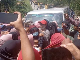 Terlibat Pro-Kotra Keberadaan PKS PPSP, Ratusan Warga Pulo Padang Nyaris Bentrok