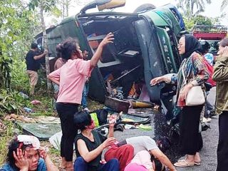 Bus ALS Terguling di Lambeh Jorong, 1 Orang Tewas dan 46 Orang Terluka