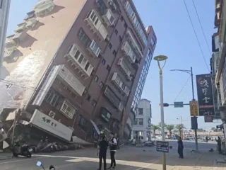 Gempa M 7,5 Akibatkan Bangunan-Bangunan di Taiwan Roboh hingga Layanan Kereta Api Disetop