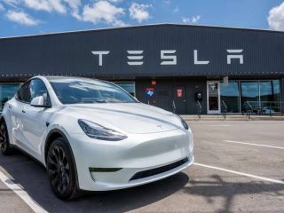 Tesla PHK Lebih dari 10 Persen Karyawannya di Seluruh Dunia