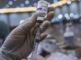 AstraZeneca Tarik Seluruh Stok Vaksin Covid-19 di Dunia