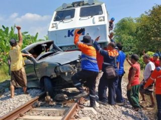 KA Pandalungan Tabrak Mobil Kijang di Pasuruan, 4 Orang Meninggal Dunia