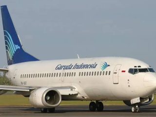 Jemaah Haji KNO-03 Telantar di Madinah Gegara Garuda Delay 12 Jam