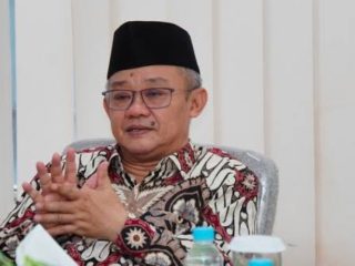 Pemerintah Pastikan Gaji Guru Naik