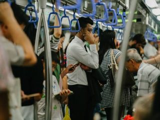 Viral! Pria Usia 19 Tahun Lakukan Pelecehan di KRL, Langsung Diturunkan di Stasiun Pasar Minggu
