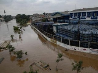 Jakarta Diguyur Hujan Semalaman, 11 RT Terendam Banjir