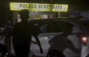 Kapolsek Bukitraya Dicopot Buntut Debt Collector Keroyok Wanita Depan Polsek