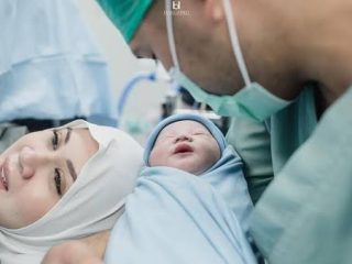 Usai Lahirkan Anak ke-3 di Usia 26 Tahun, Kesha Ratuliu Pilih KB Steril