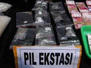 3 Pengedar Jaringan Nasional Pil Ekstasi Diatangkap di Surabaya