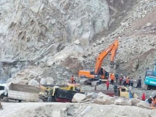 Longsor Dahsyat Landa Pertambangan di Gunung Kuda Cirebon, 14 Orang Tewas–8 Lainnya Hilang