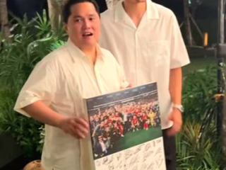 Ketum PSSI Erick Thohir Ulang Tahun ke-55, Dapat Hadiah dari Timnas Indonesia