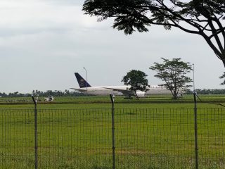 Bawa 442 Jemaah Haji Indonesia Asal Bekasi, Pesawat Saudia Diteror Bom Melalui Email?