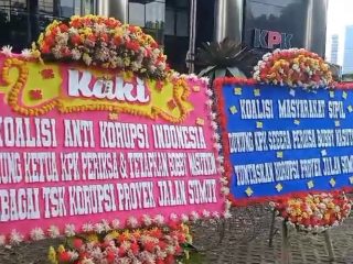 Lewat Sejumlah Karangan Bunga, KPK Didesak Jadikan Bobby Tersangka