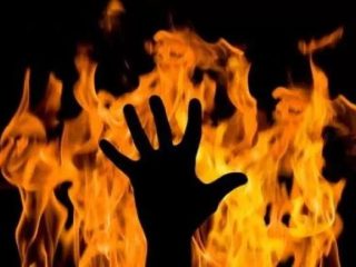 Pencuri Motor di Surabaya Terbakar Usai Dikejar dan Ditangkap Warga