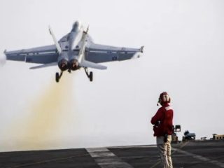 Jet Tempur-Helikopter AS Jatuh di Laut China Selatan