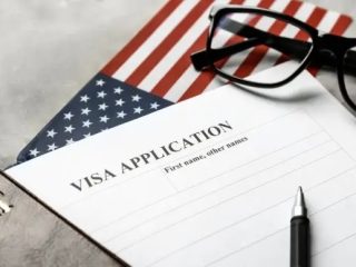 Trump Larang Orang Obesitas Masuk AS