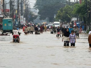 Sudah 21 Jam Lebih Listrik Padam di Medan Denai Akibat Banjir, PLN: Masih Dilakukan Pembersihan Gardu Induk
