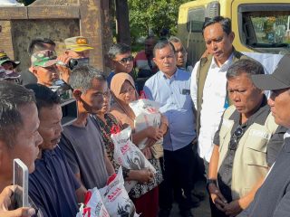 Gercep Tangani Bencana di Sumatera, Direksi Bulog Turun Langsung Salurkan Bantuan ke Masyarakat