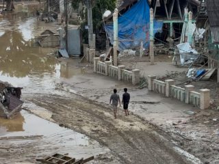 Aceh Tamiang Porak Poranda, Lumpur Tebal Kepung Inti Kota dan Permukiman Warga