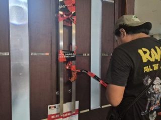 Gelar OTT di Bekasi, KPK Amankan 10 Orang hingga Segel Ruang Kerja Bupati