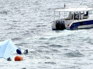 Kapal Berpenumpang Turis Prancis Terbalik di Pantai Oman, Tiga Orang Tewas