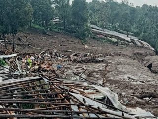 Longsor Timbun Puluhan Rumah di Cisarua Bandung Barat, 6 Orang Tewas-84 Lainnya Hilang