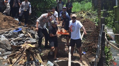3 Pekerja Proyek di Gianyar Tertimbun Longsor. 1 Orang Tewas